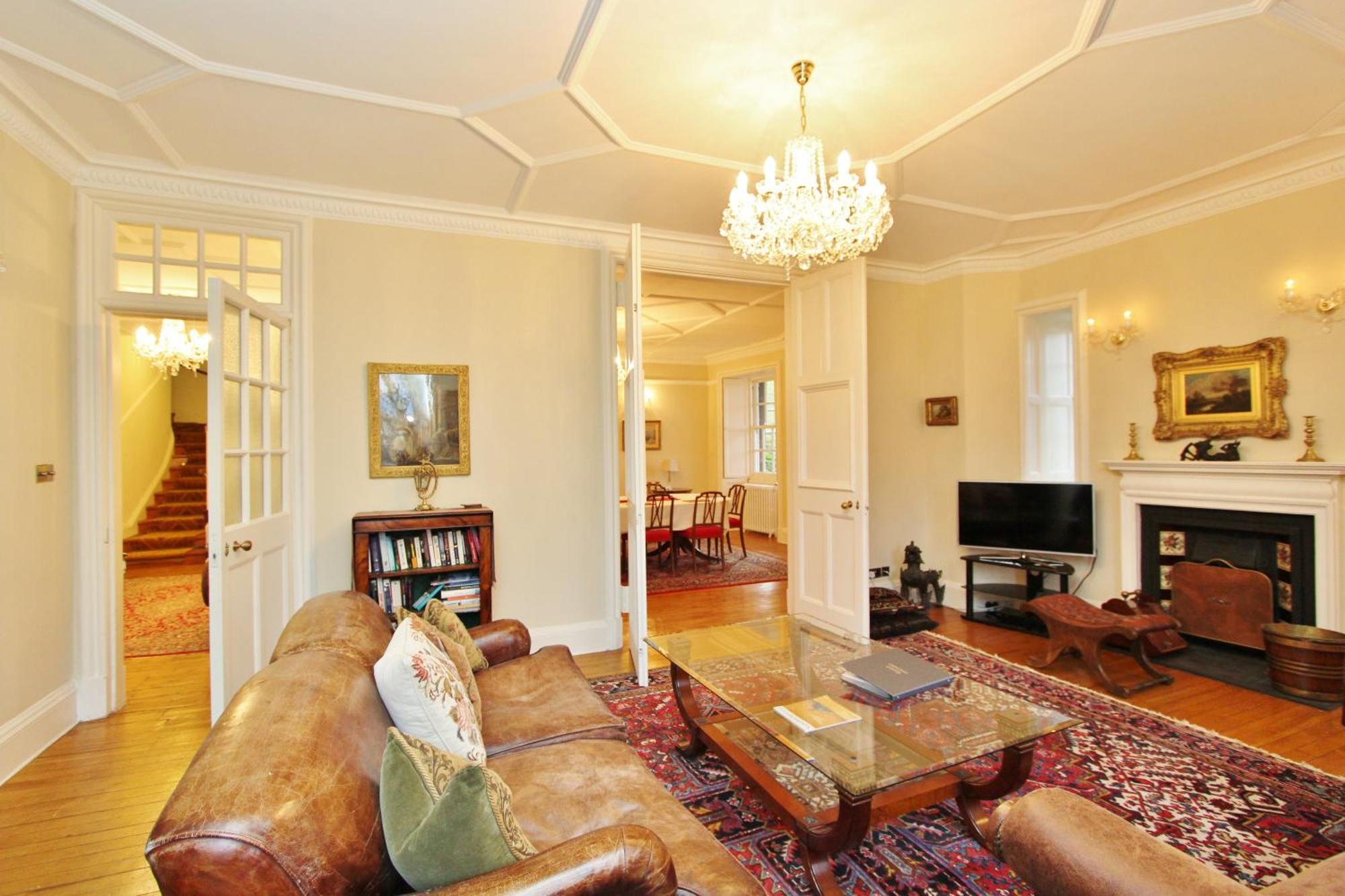 Elegant 3-Bedroom Ramsay Garden Apartment In Edinburgh City Centre Luaran gambar