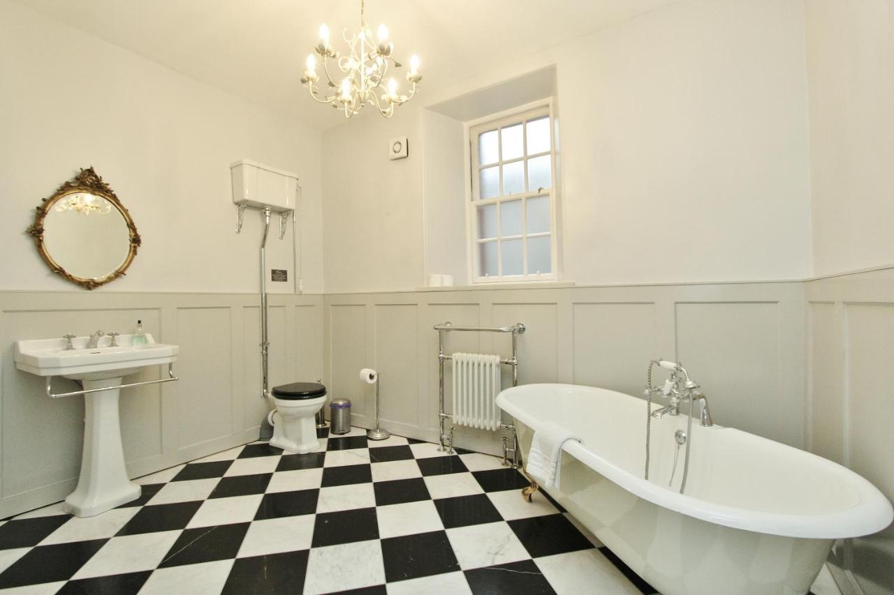 Elegant 3-Bedroom Ramsay Garden Apartment In Edinburgh City Centre Luaran gambar